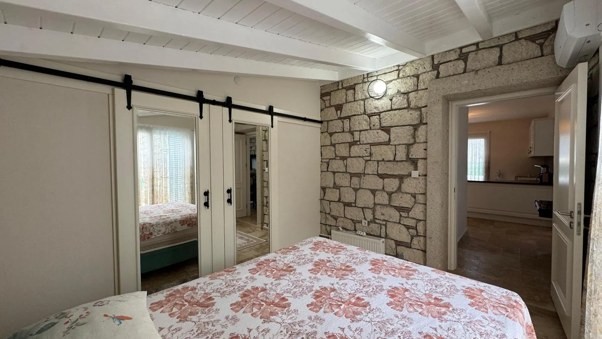 The Blue Mansion - Charming Family Villa In Çeşme Turkije